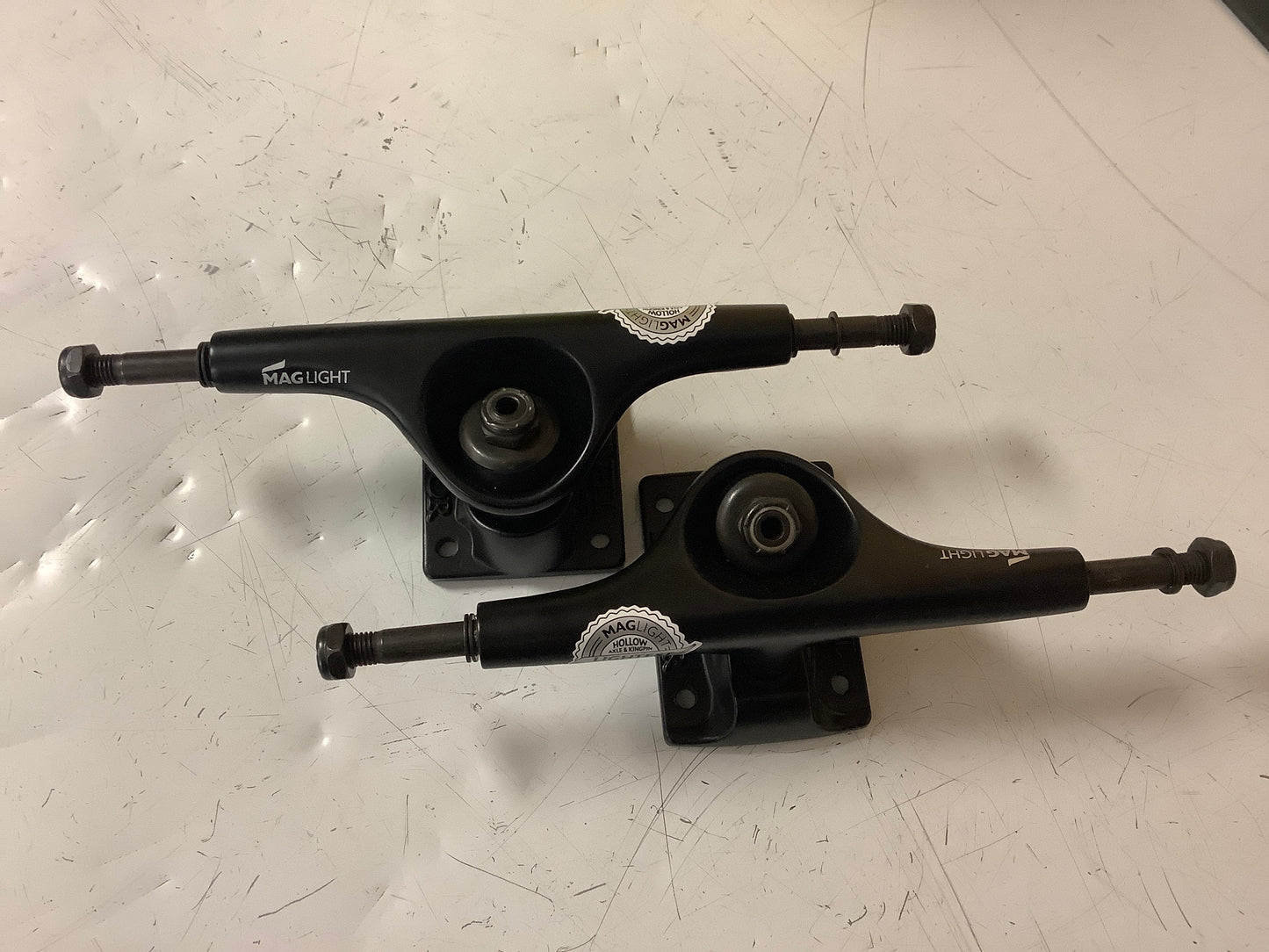 Tensor Trucks Maglight 5.5 lows all black