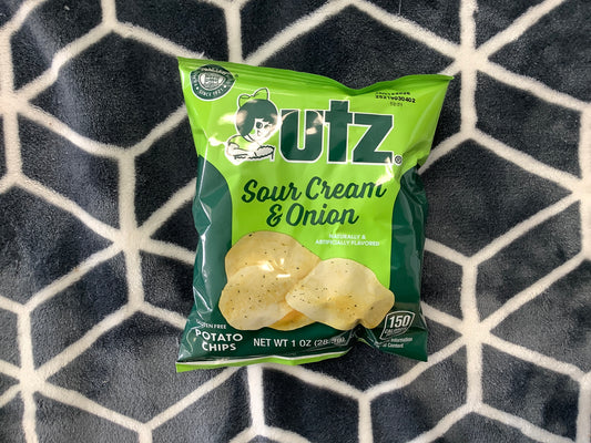 Utz potato chips sour cream & onion 1oz