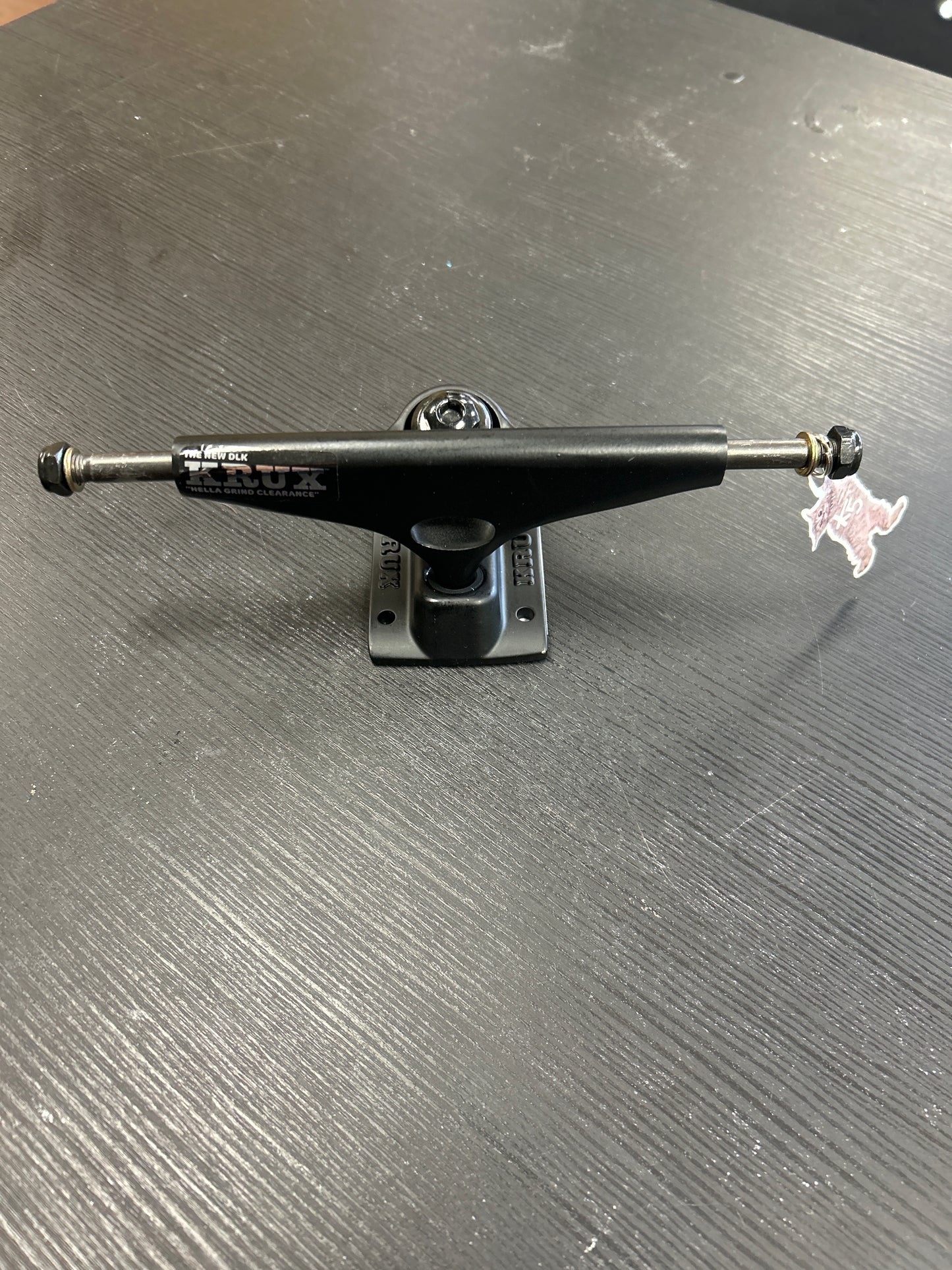 Krux 8.25 truck set black