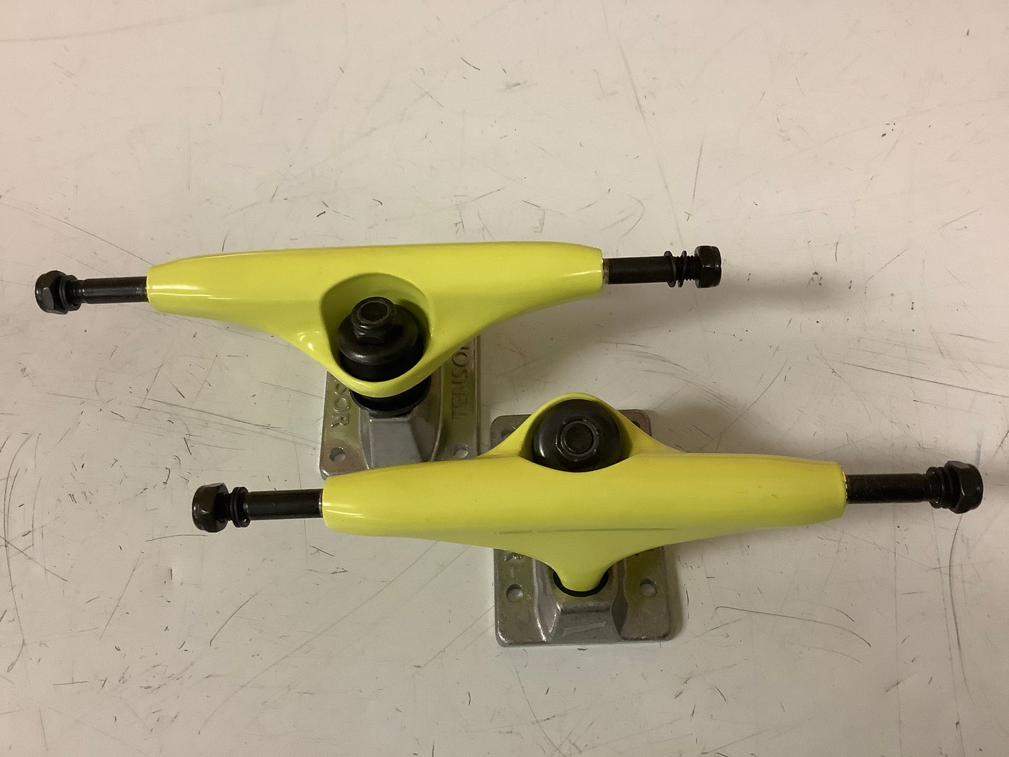 Tensor Trucks 5.5 fluorescent yellow hangers silver hangers