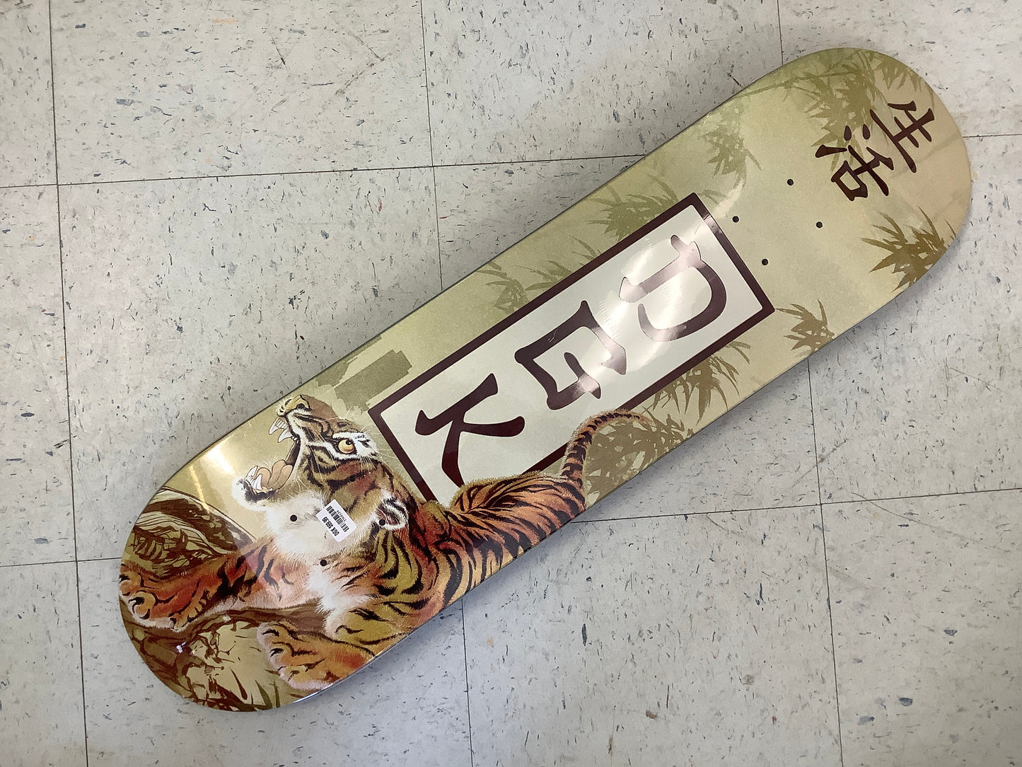 DGK Asian Tiger graphic deck 8.25