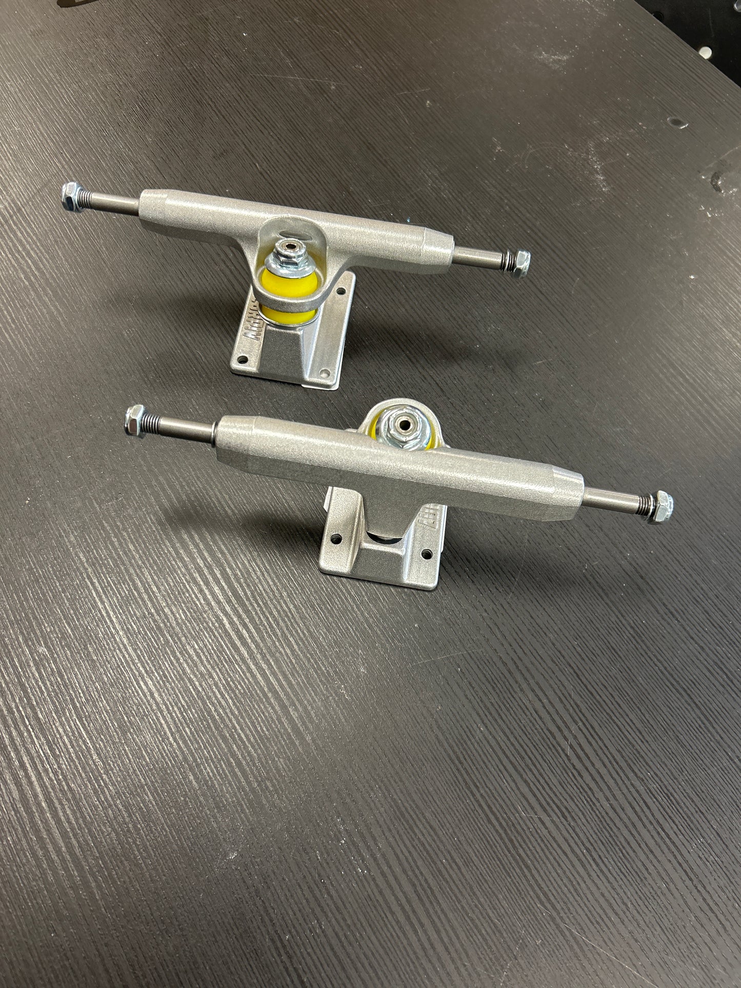 Lurpiv 145 truck set hollow raw