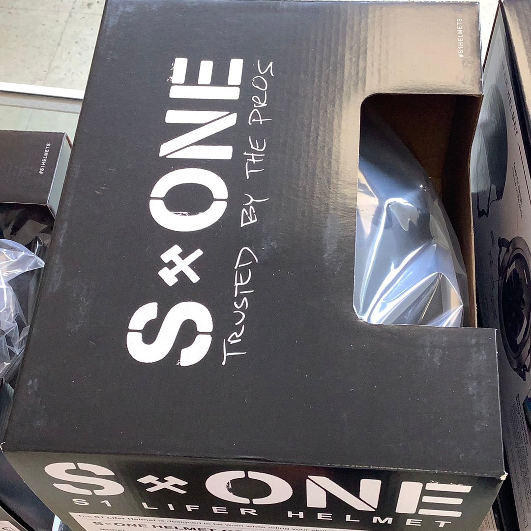 S One Helmet Black L
