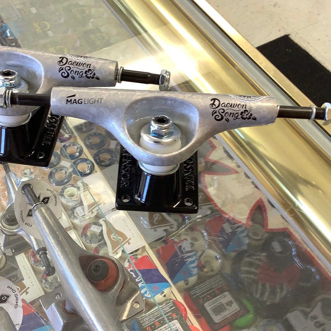Tensor trucks maglight daewon gray black 5.25
