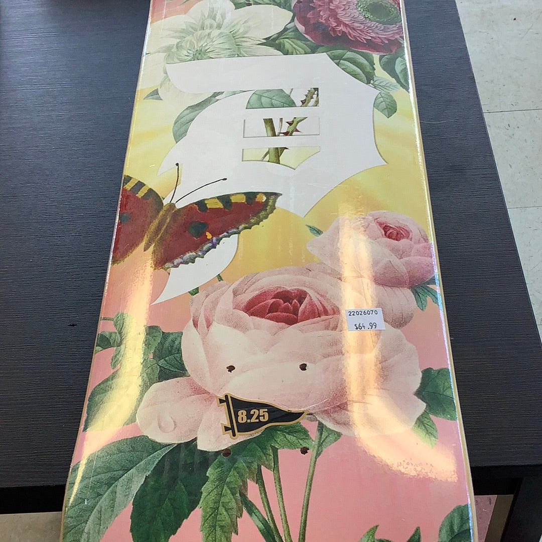 Primitive Deck Dirty P Vase 8.25