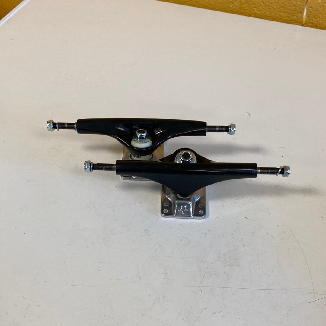 Mini logo Trucks 8.75 black silver