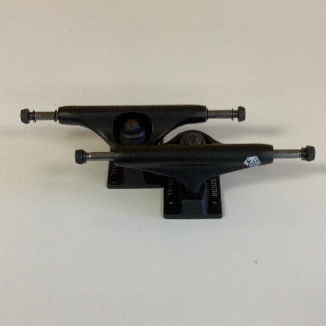 Industrial Trucks 5.25 Black