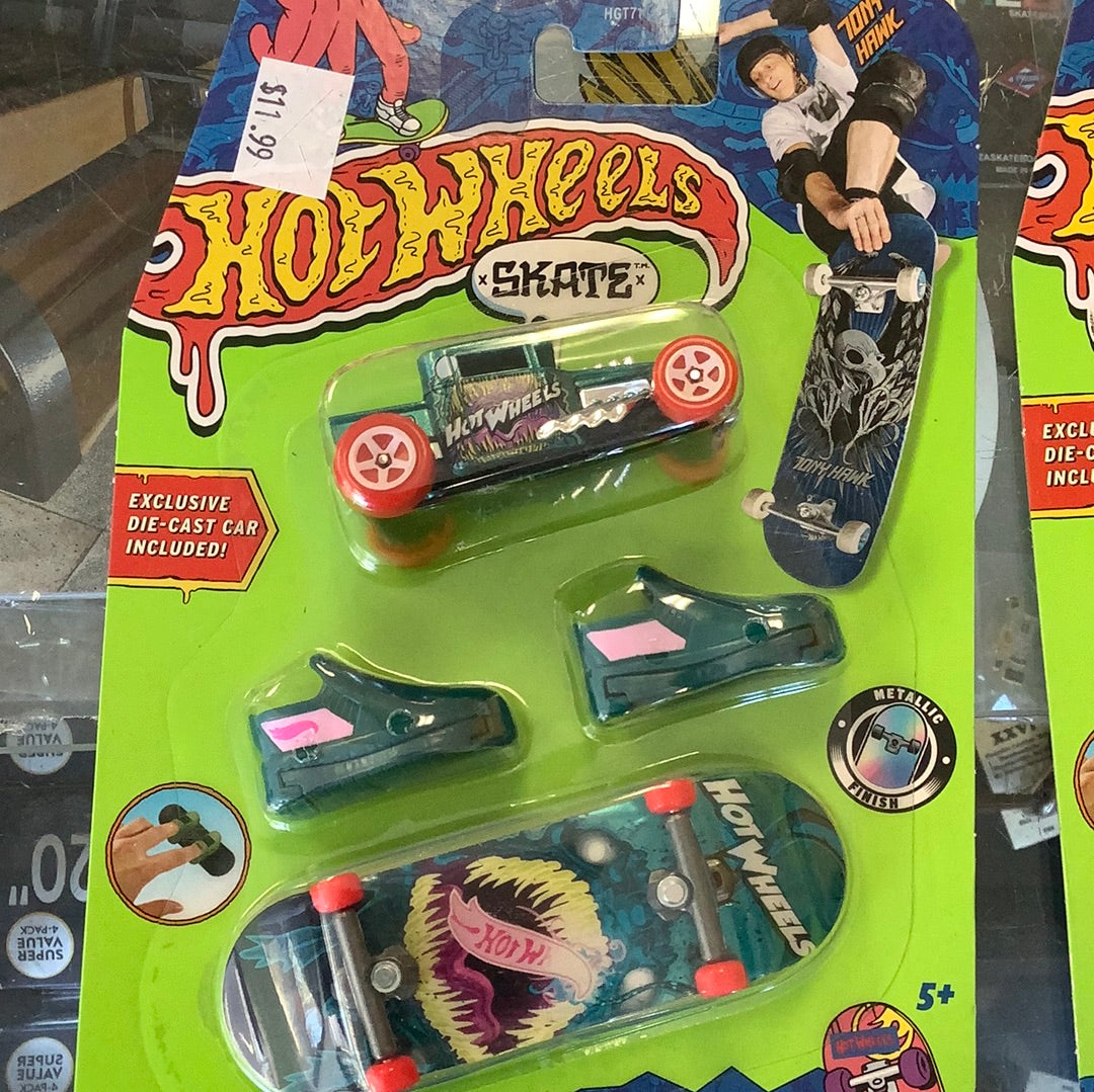 Hot Wheels finger & car