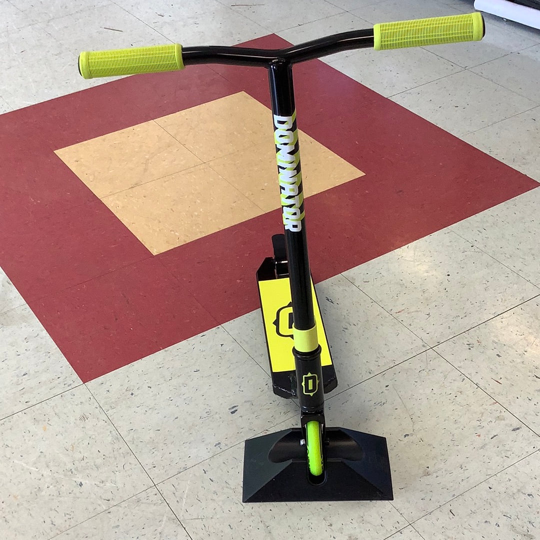 Dominator Trooper Complete Scooter Black/Neon Yellow
