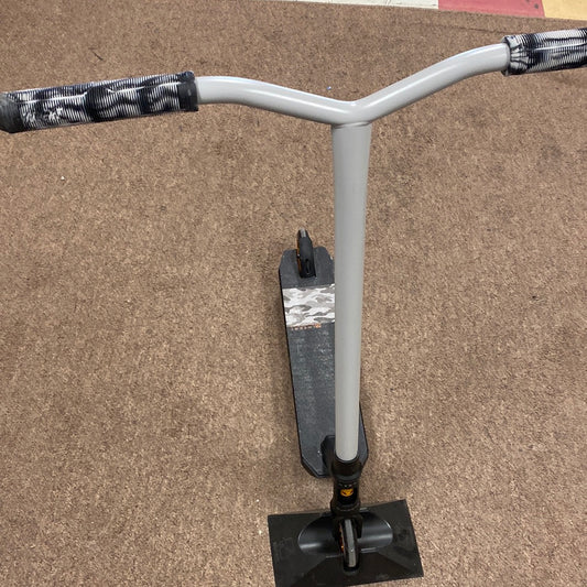 Invert Supreme Scooter Gray/Black