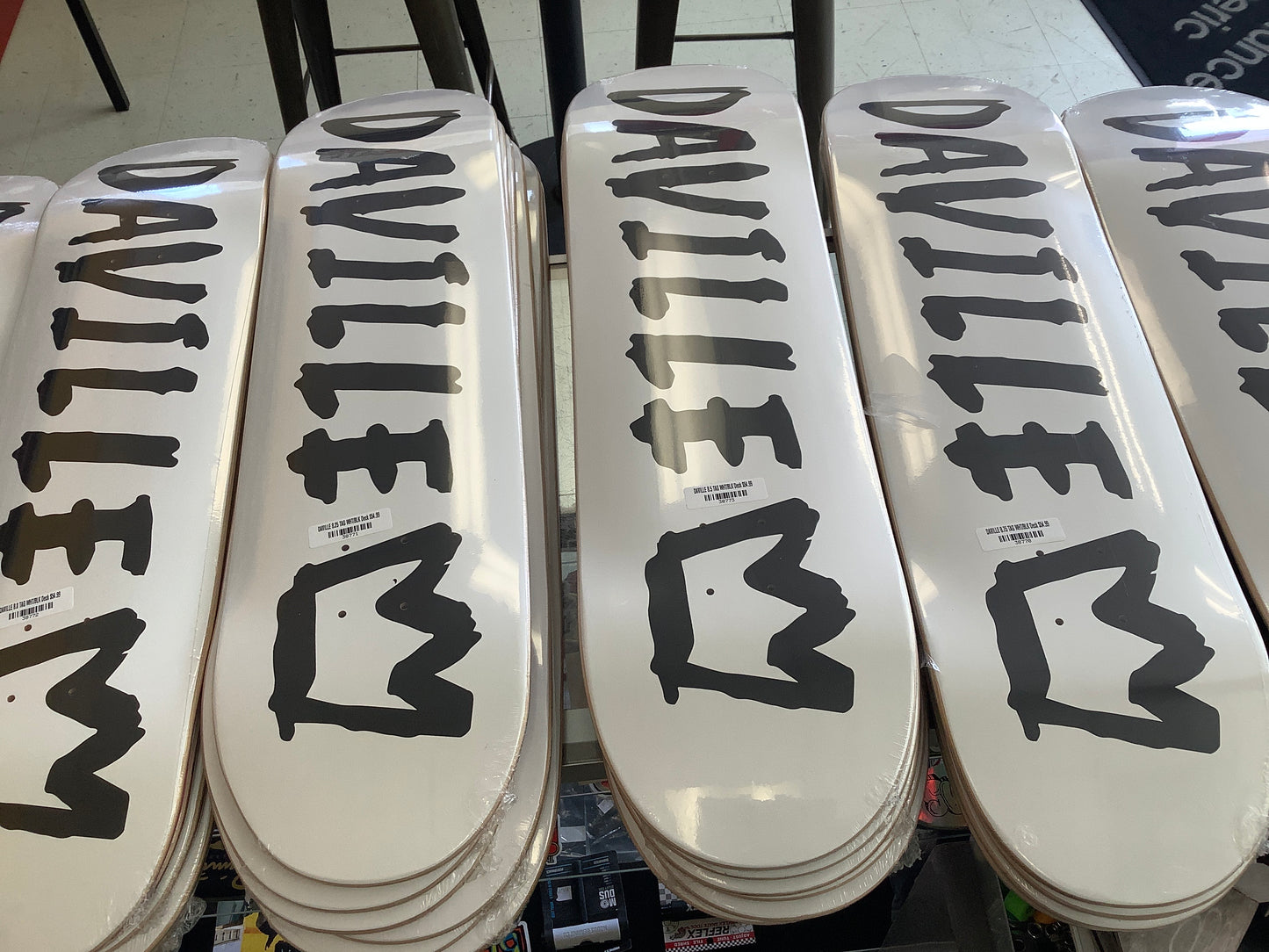 Daville shop deck Tag graphic with crown