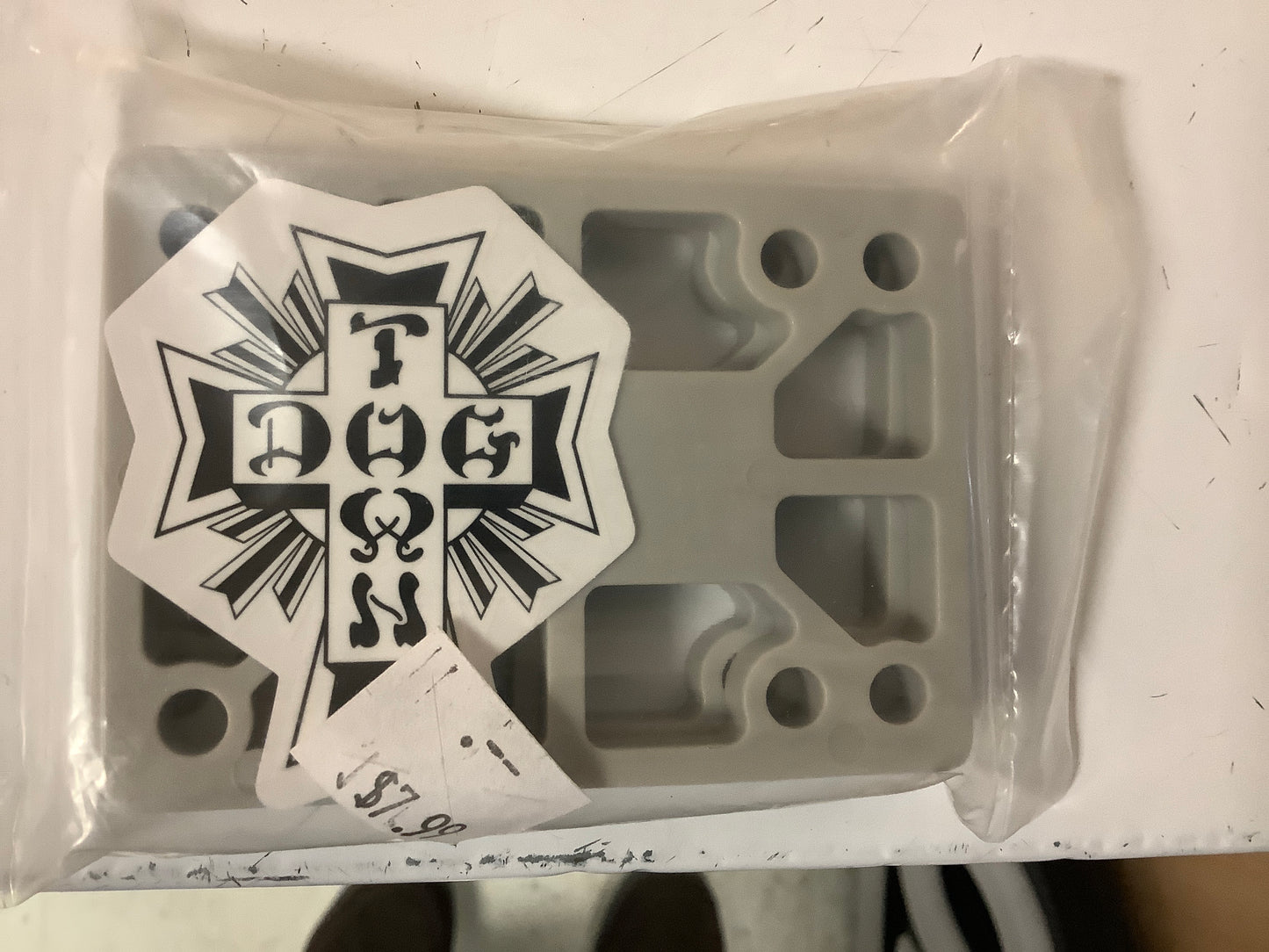 Dogtown 1/4” riser pads gray