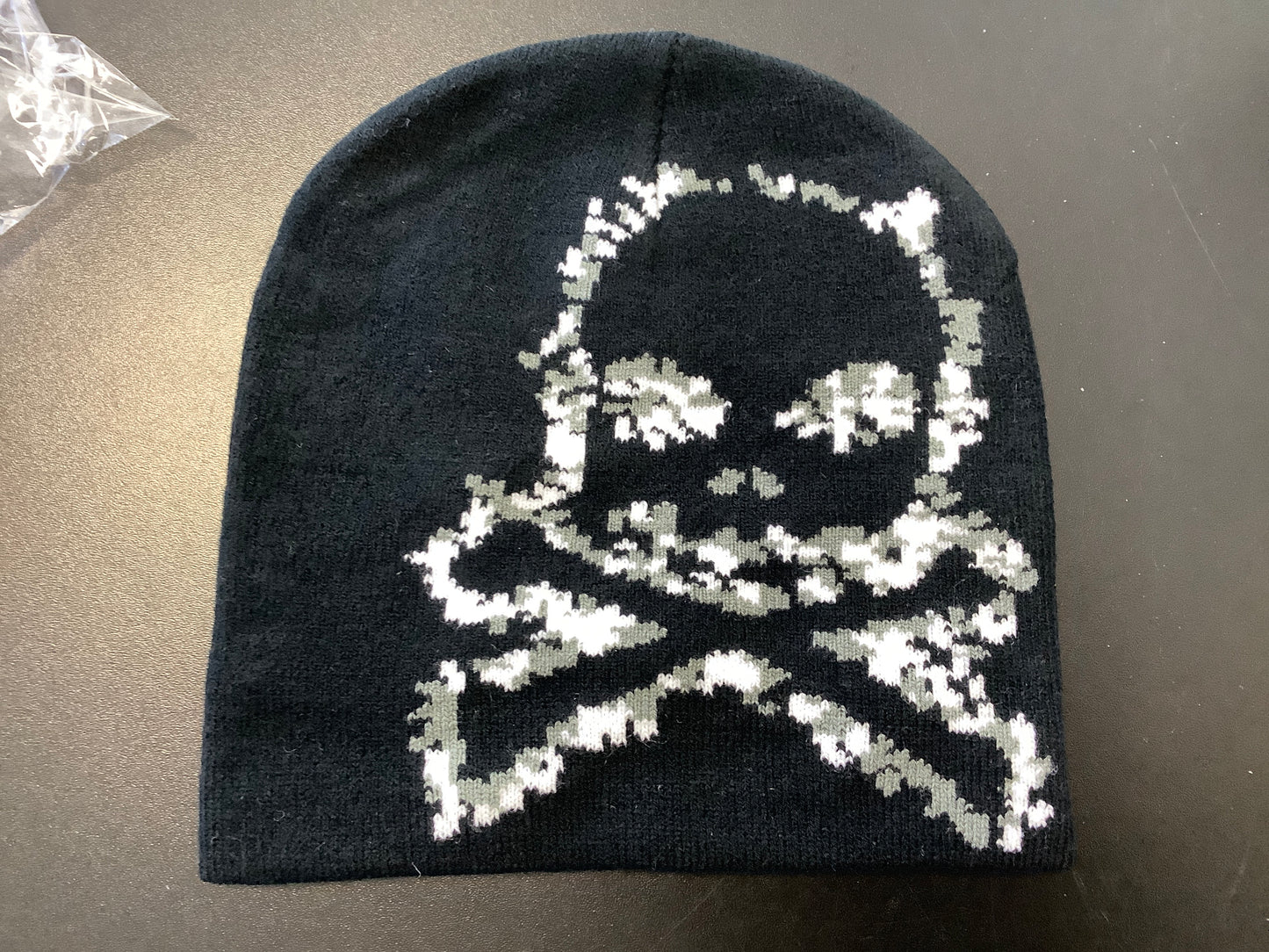 Lakai crossbones beanie