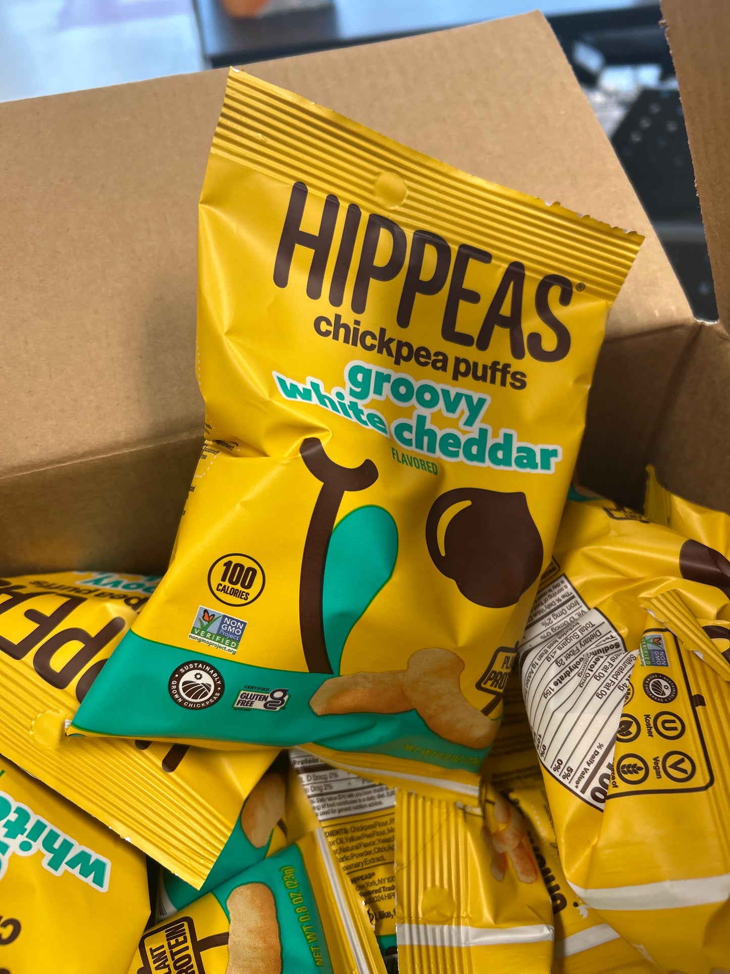 Hippeas chickpea puffs groovy white cheddar