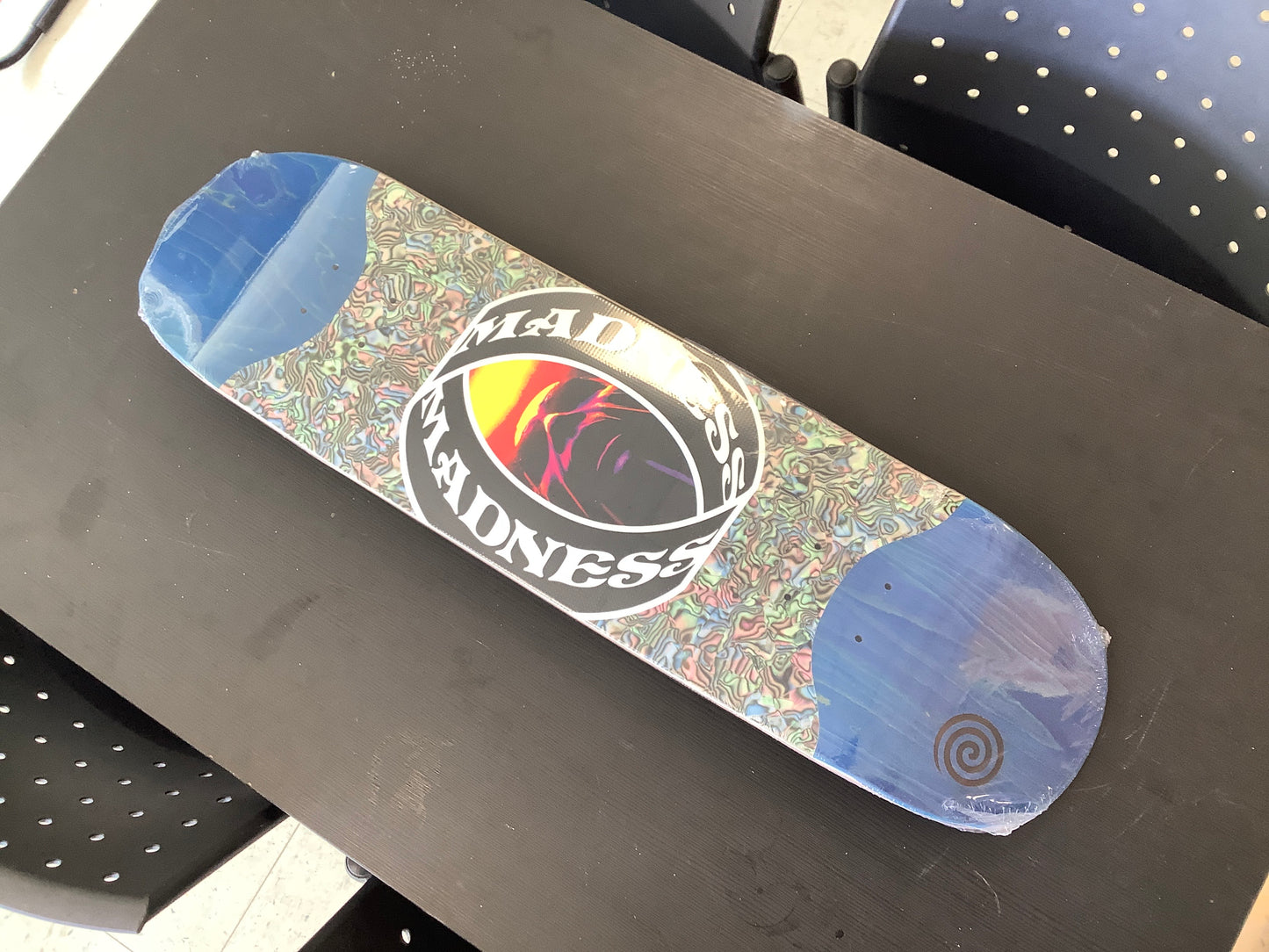Madness 8.5 deck Vision blue slick