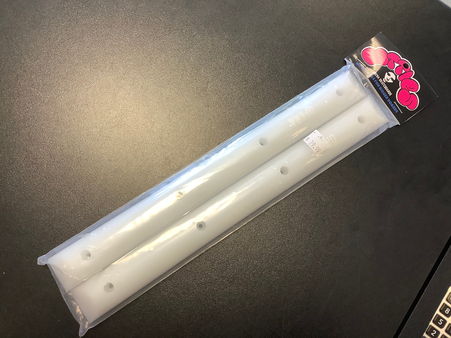 Opera Fatties skateboard  Rails