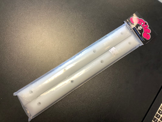 Opera Fatties skateboard  Rails