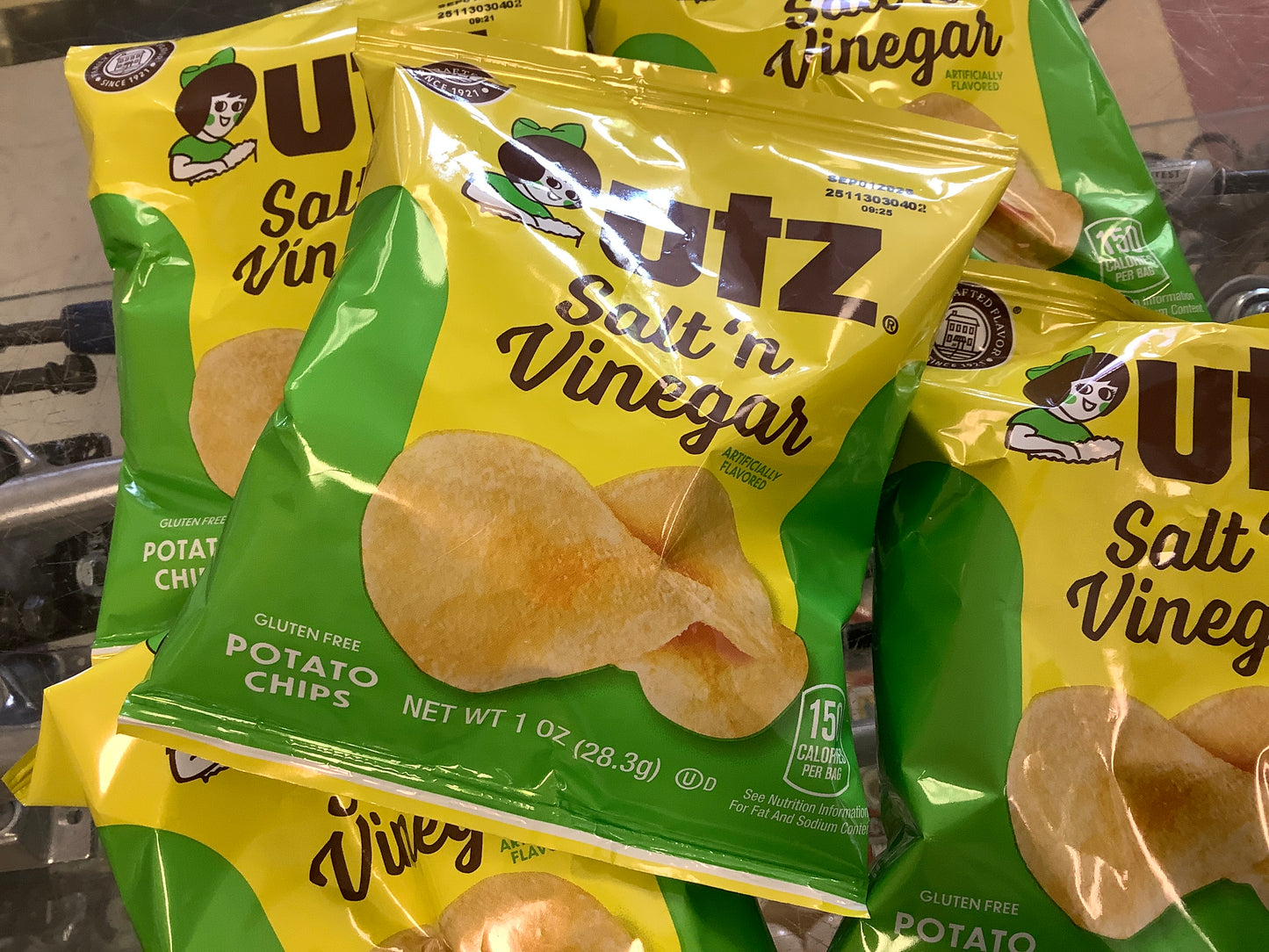 Utz salt n vinegar potato chips 1oz