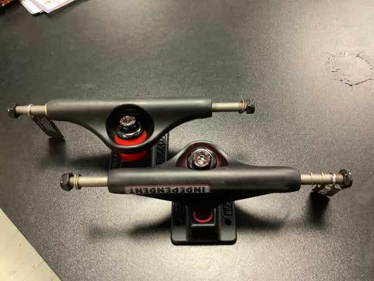 Independent Trucks 139 black bar logo stage 11