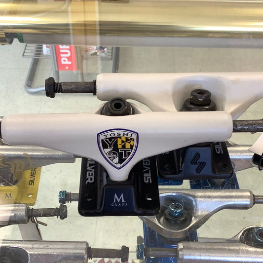 Silver Trucks Yoshi Hollows 8.25
