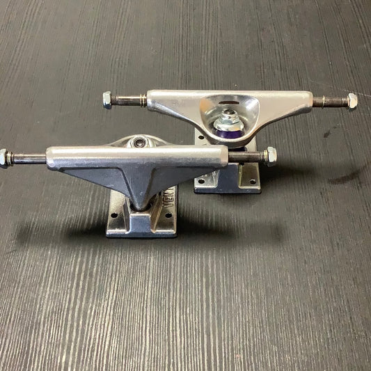 Venture 5.2 Trucks