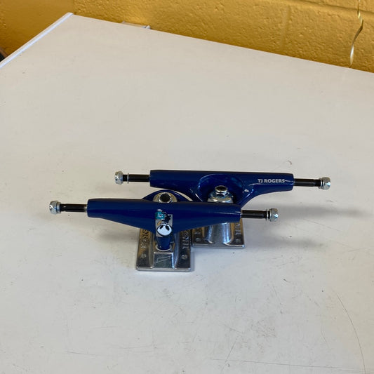 Tensor 5.5 trucks blind TJ Rogers pro navy / silver aluminum